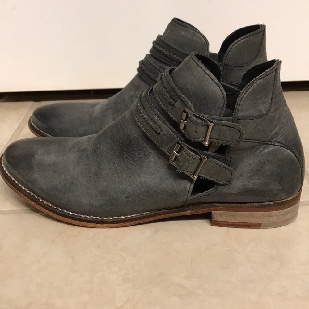 Free People Braeburn gray booties  sz 7/37